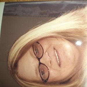 Meet your Posher, Debbie